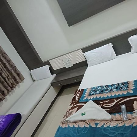 Hotel Shri Sai Darshan เชอร์ดี ภายนอก รูปภาพ