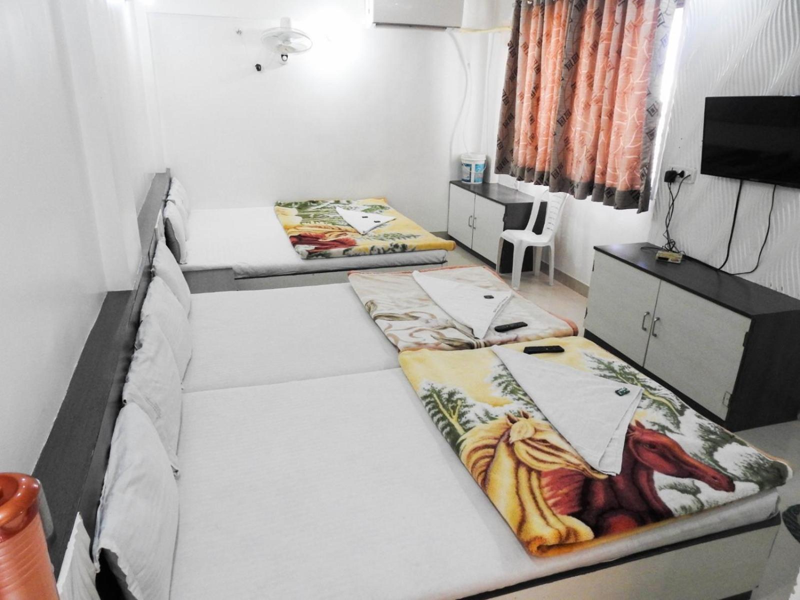 Hotel Shri Sai Darshan เชอร์ดี ภายนอก รูปภาพ