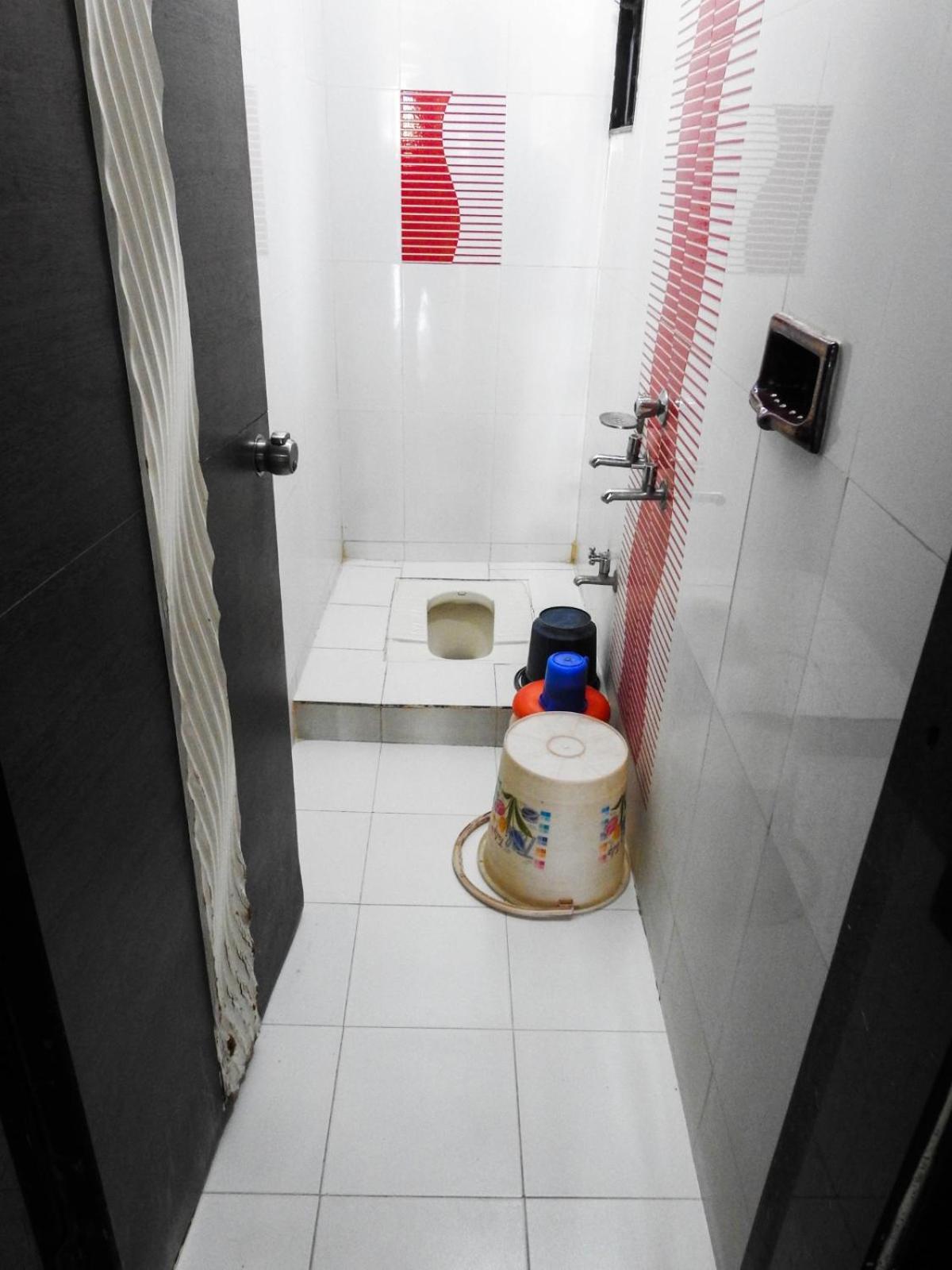 Hotel Shri Sai Darshan เชอร์ดี ภายนอก รูปภาพ